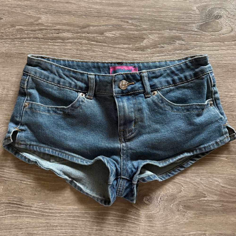 Edikted Low Rise Women’s Denim Micro Shorts | XS